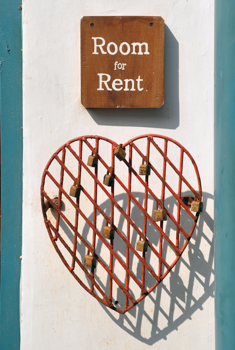 closeup photo of room for rent sign that requires renters insurance coverage